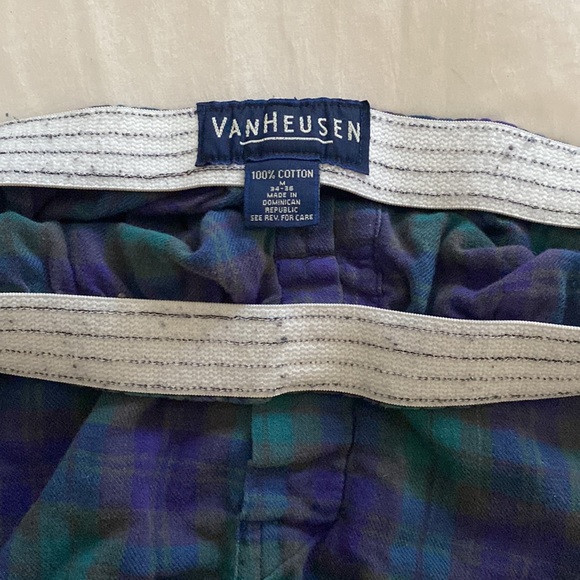 men’s medium boxers brand: VANHEUSEN - Picture 3 of 4